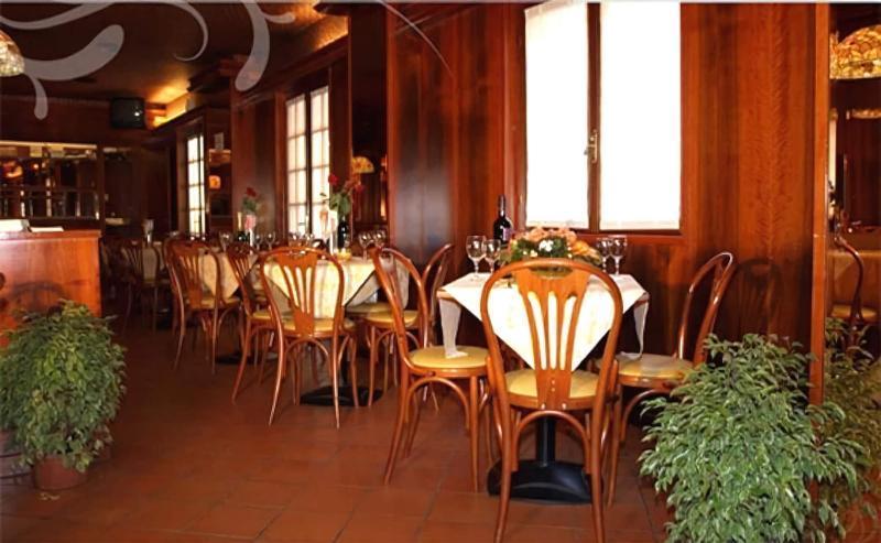 Hotel Karol Monza Zewnętrze zdjęcie