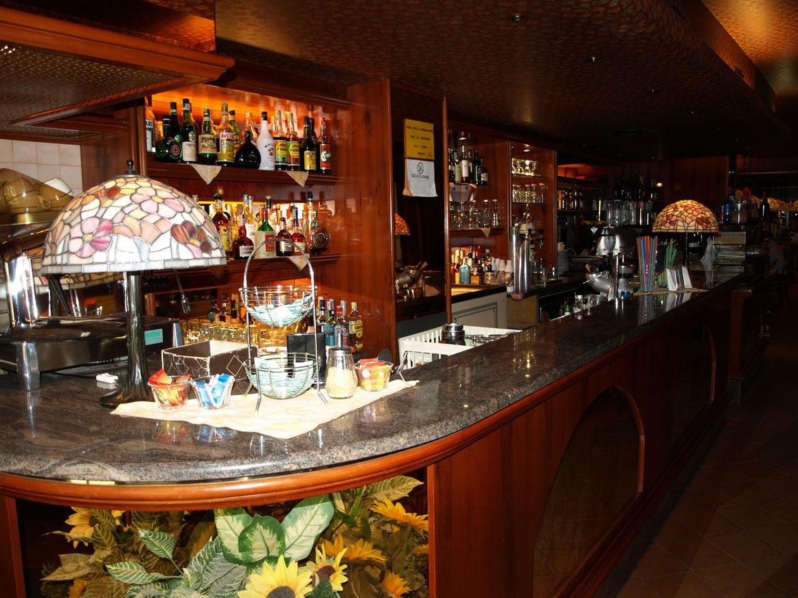 Hotel Karol Monza Zewnętrze zdjęcie